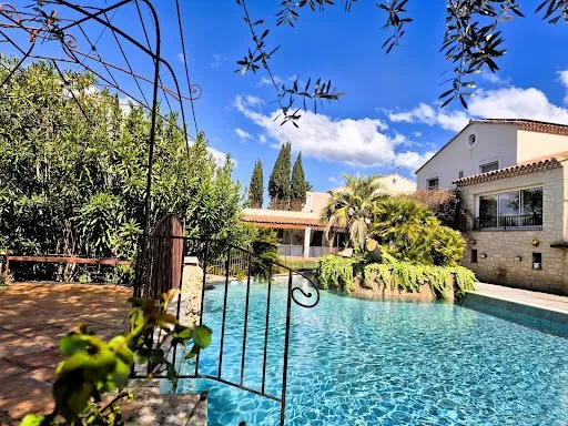 Villa 10 pièces 350 m²