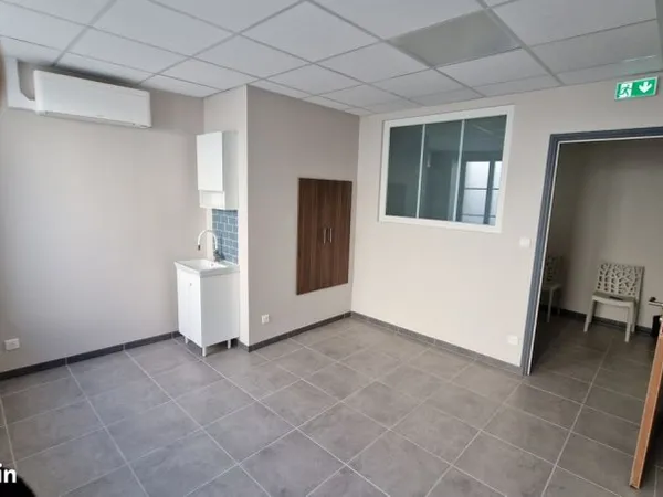 🩺 Bureau médical/paramédical 14 m² - Rénové à neuf - Opportunité rare à Vertus (Blancs-Coteaux)