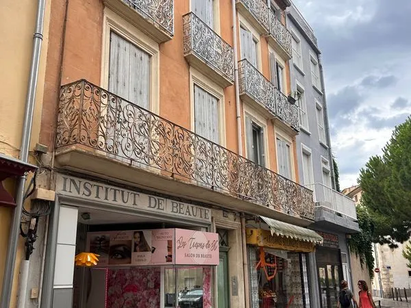 Local commercial 85m2 place du Forum Narbonne