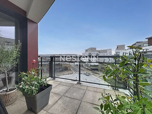 ISSY LES MOULINEAUX - A vendre Appartement 4 pièces en étage élevé avec vue dégagée et balcons