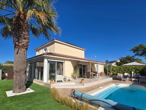 Villa-piscine- 132 - proche CV