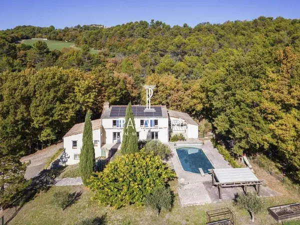 Maison 9 pièces 326 m²