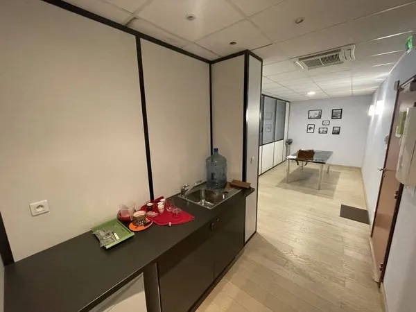 Bureau 132 m²