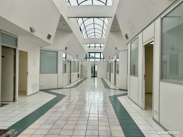 Bureaux 607 m²