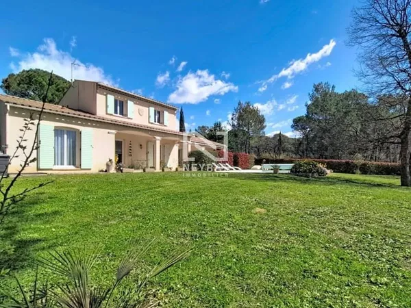 FAYENCE - VILLA AVEC PISCINE ET DOUBLE GARAGE