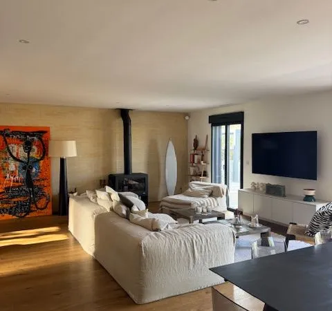 Maison de plein pied rénovée avec piscine Cestas . Cadre privilégié