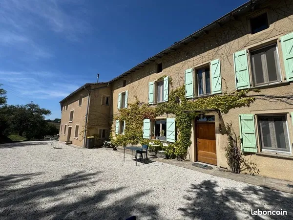 Grande maison + dépendances - 2 logements, piscine, terrain 7 000 m²