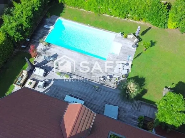 Maison 7 pièces 230 m²