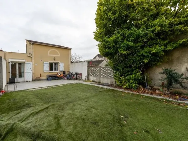 Maison de 6 pièces de 131 m2 dont une dépendance de 40 m2 en vente à Argenteuil - Idéal pour famille