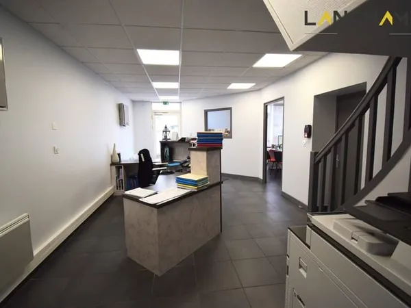 Immeuble transformé en bureaux centre ville Culoz
