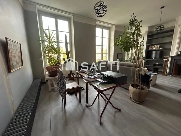 Immeuble avec appartement 97 m² et grand local commercial - Fort potentiel