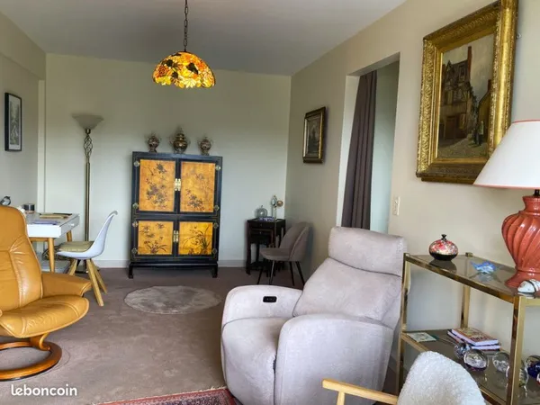 Appartement 65 m² avec ASCENSEUR - PARKING - VUE et BALCON - CENTRE-VILLE DE CAHORS