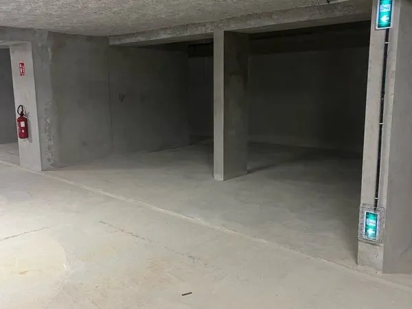 Lot 2 parkings en sous sol