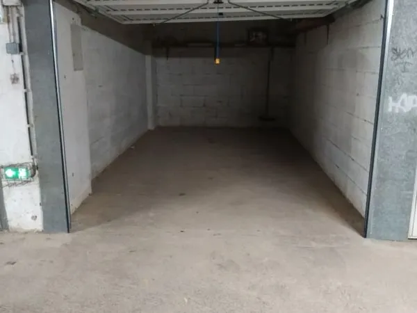 Garage dispo du 18/07 au 8/08