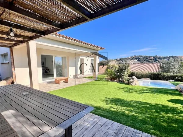 Villa T4 avec Piscine et Jardin Paysagé À 3 km des Plages de Porto-Vecchio