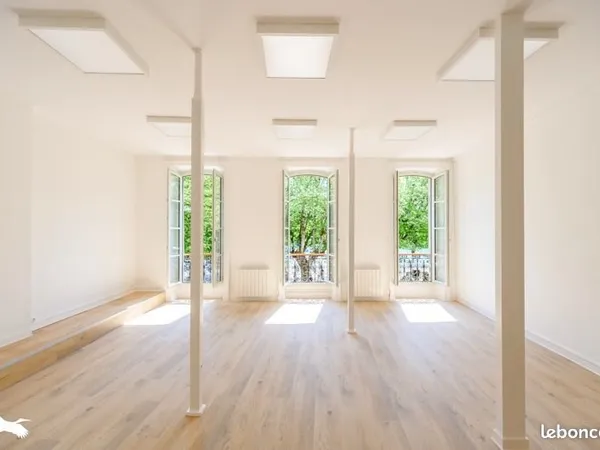 Local bureaux 80 m²