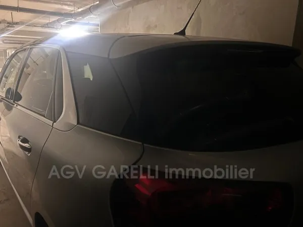 Stationnement Location Hyères   90€