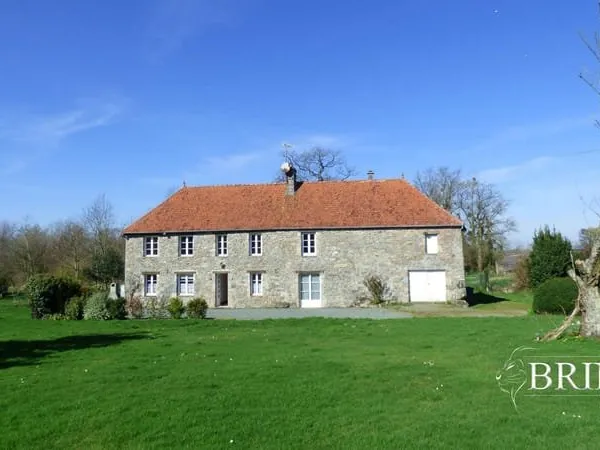 LONGERE EN PIERRE