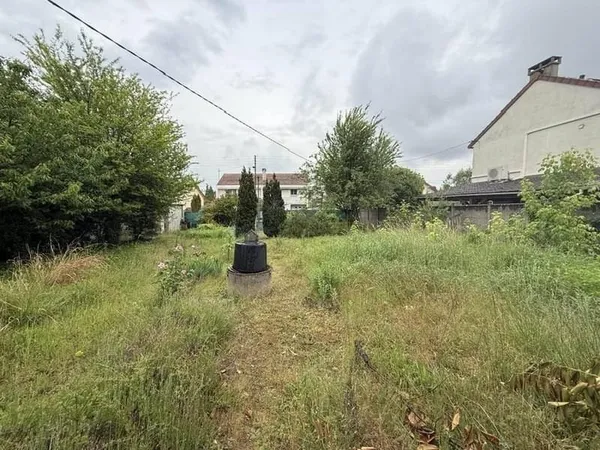 Terrain 796 m²