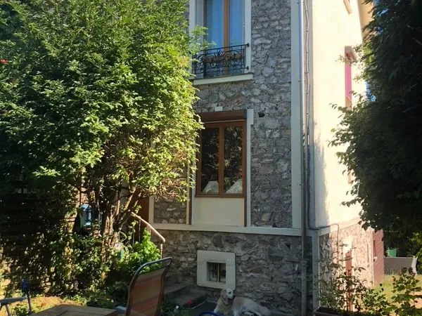 Jolie Maison Meulière avec appartement indépendant 120 m2 + 4 places de parking sécurisé avec grand 