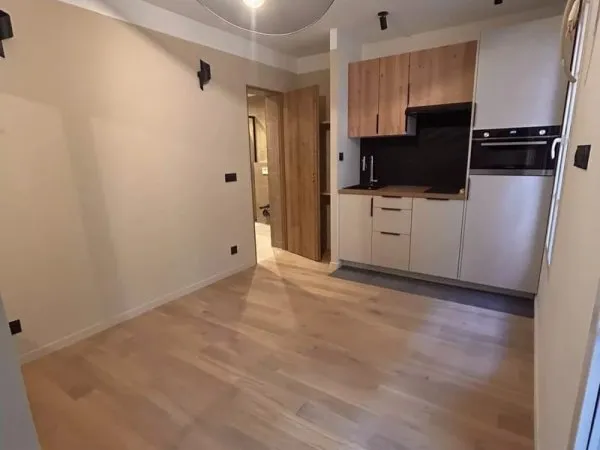 À vendre - T1 de 15 m² entièrement rénové, à 100m de la Promenade des Anglais