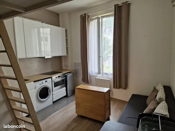 Studio meublé, entièrement rénové, proche CHU et UGA