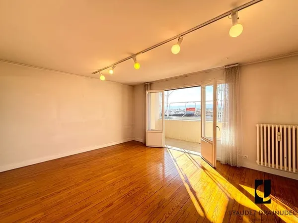 Appartement à rénover - T4 de 78,24 m2 - garage et ascenseur dans résidence de standing