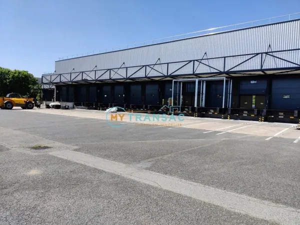 My Transac vous propose à la location une Messagerie de 6 704 m² dont 1 393m² de bureaux et locaux s