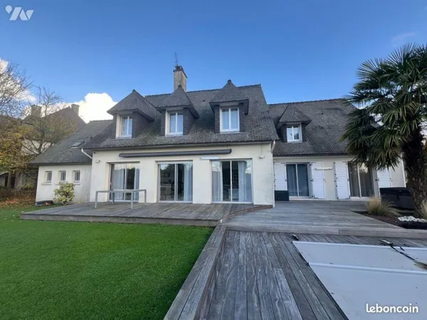 Maison 8 pièces 260 m²