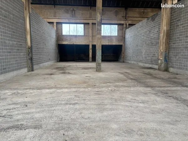 Grand entrepôt 400 m² - Accès poids lourds -
