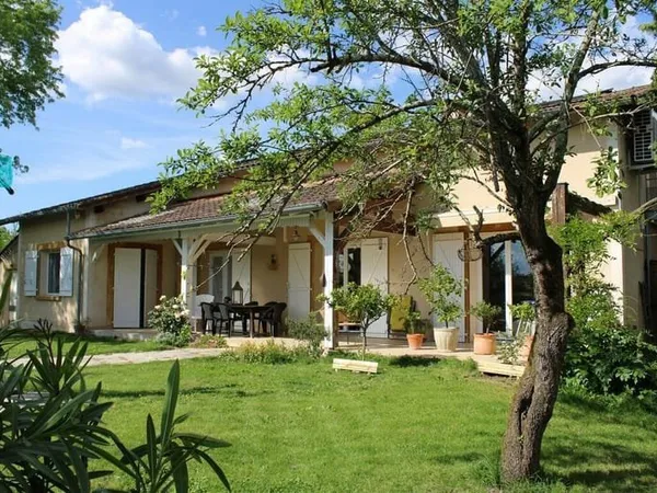 QUALITE ET CONFORT POUR CETTE JOLIE MAISON A DEUX PAS DE LAVAUR