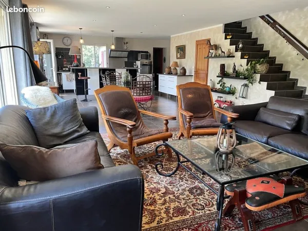 Maison. 7 pièces. 168 m2