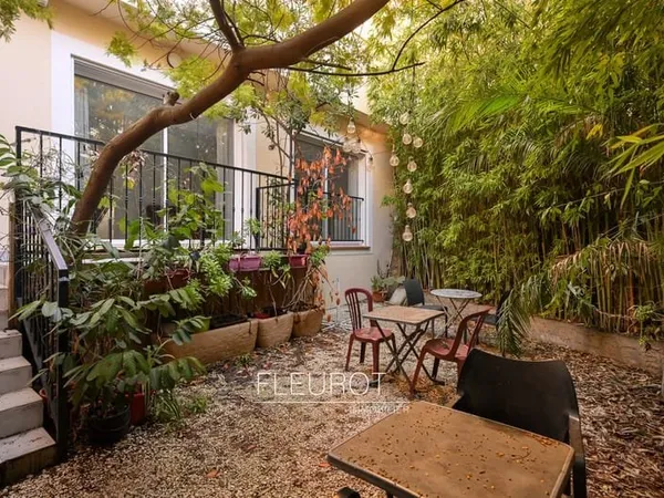 MAISON DE VILLE T8 NEUVE / GARAGE /JARDINET / VIEUX PORT LA CIO