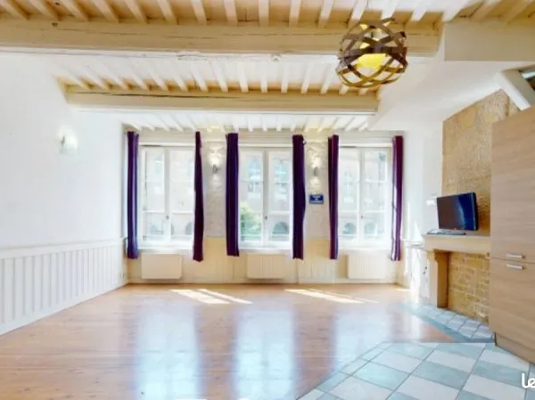 Appartement rénové 62 m² - en plein coeur de la vielle ville face Cathédrale
