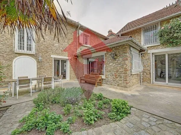 Maison 10 pièces 360 m²