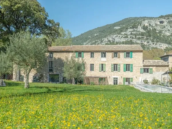 Maison 6 pièces 330 m²