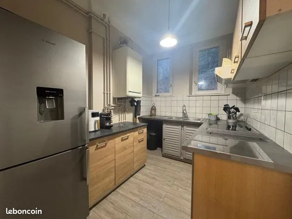 Loue F3 de 75m2 situé au 1er étage