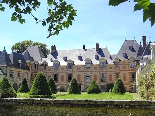 Château 50 pièces 2940 m²