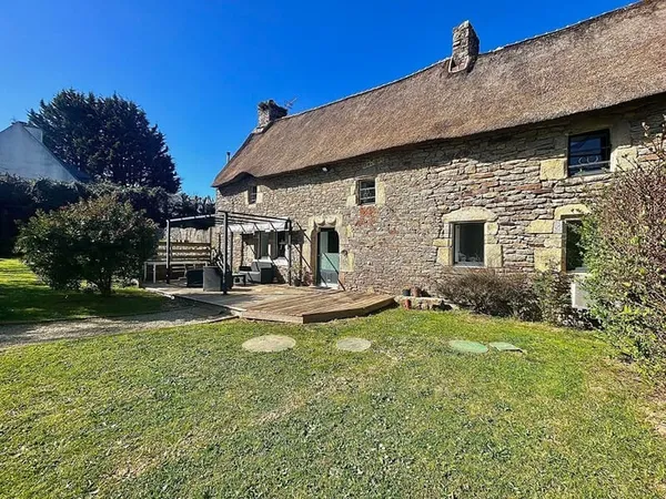 KERVIGNAC - Maison en toit de chaume avec dépendance de 50 m2