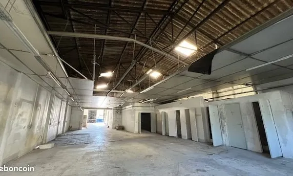 Hangar et bureau