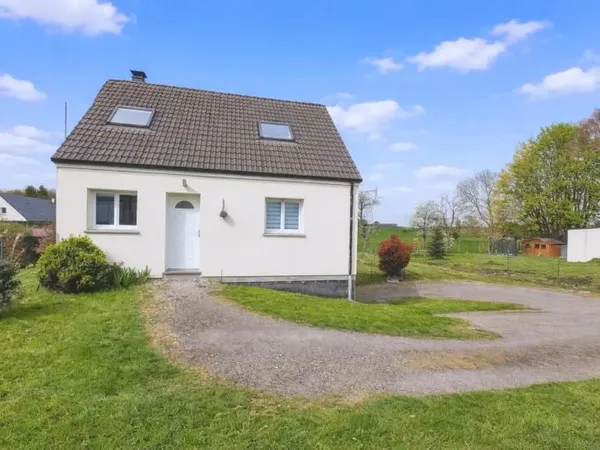 Maison sur sous sol avec jardin - Tincques