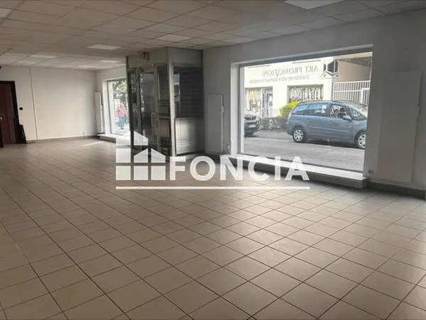 Local commercial 133 m²