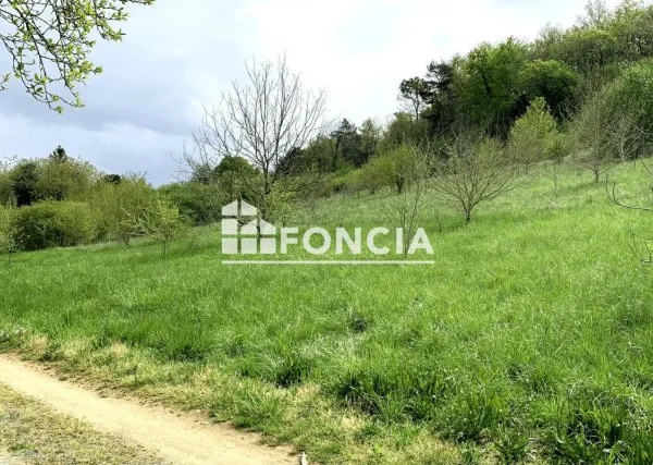 Terrain constructible idéalement située entre Perigueux et Bergerac