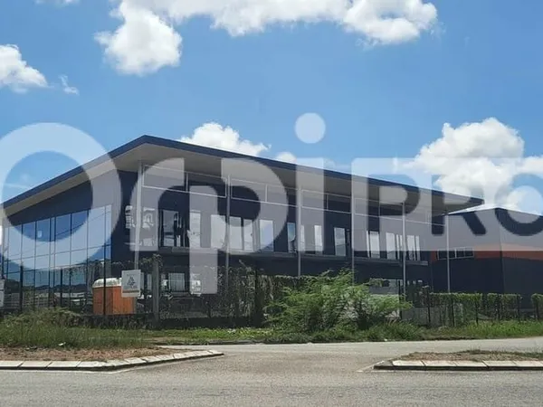 Local commercial 668 m²