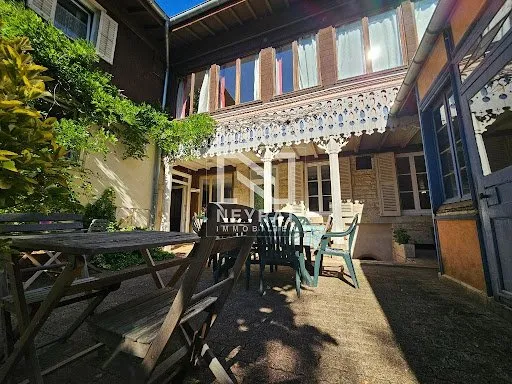 Maison 12 pièces 328 m²