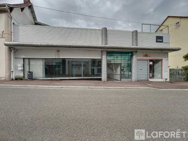 Local commercial 8 pièces 450 m²