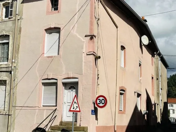 En exclusivité, maison de ville à Bruyères 71 000 €