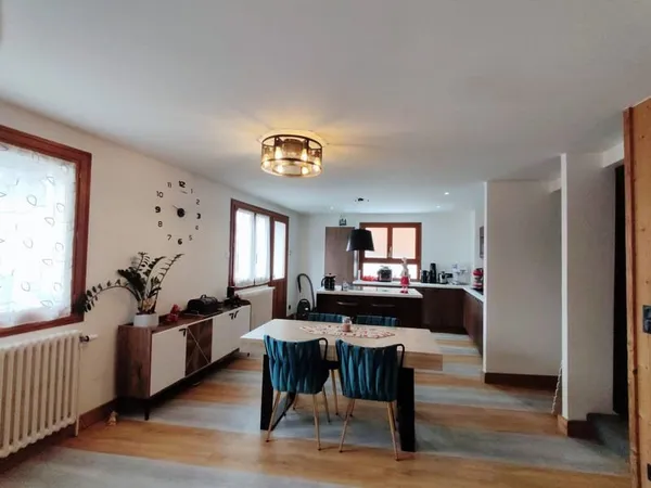 Maison 4 pièces 234 m2 avec garage