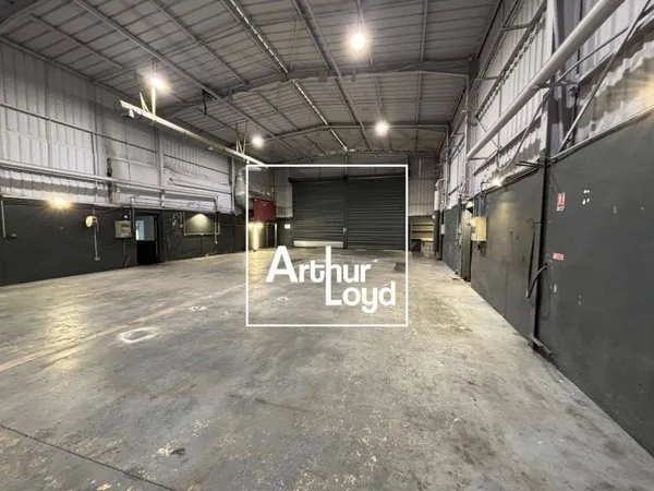 Local d'activité 596 m²