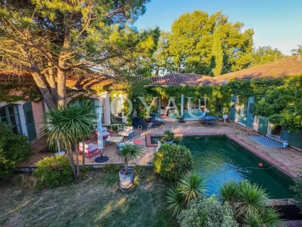 Vends maison - 252.95m² - 5 pièces, 5 chambres - Montrabé 31850